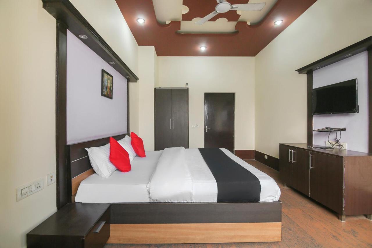 גאזיאבאד Capital O 68148 Hotel Shree Jee Palace מראה חיצוני תמונה