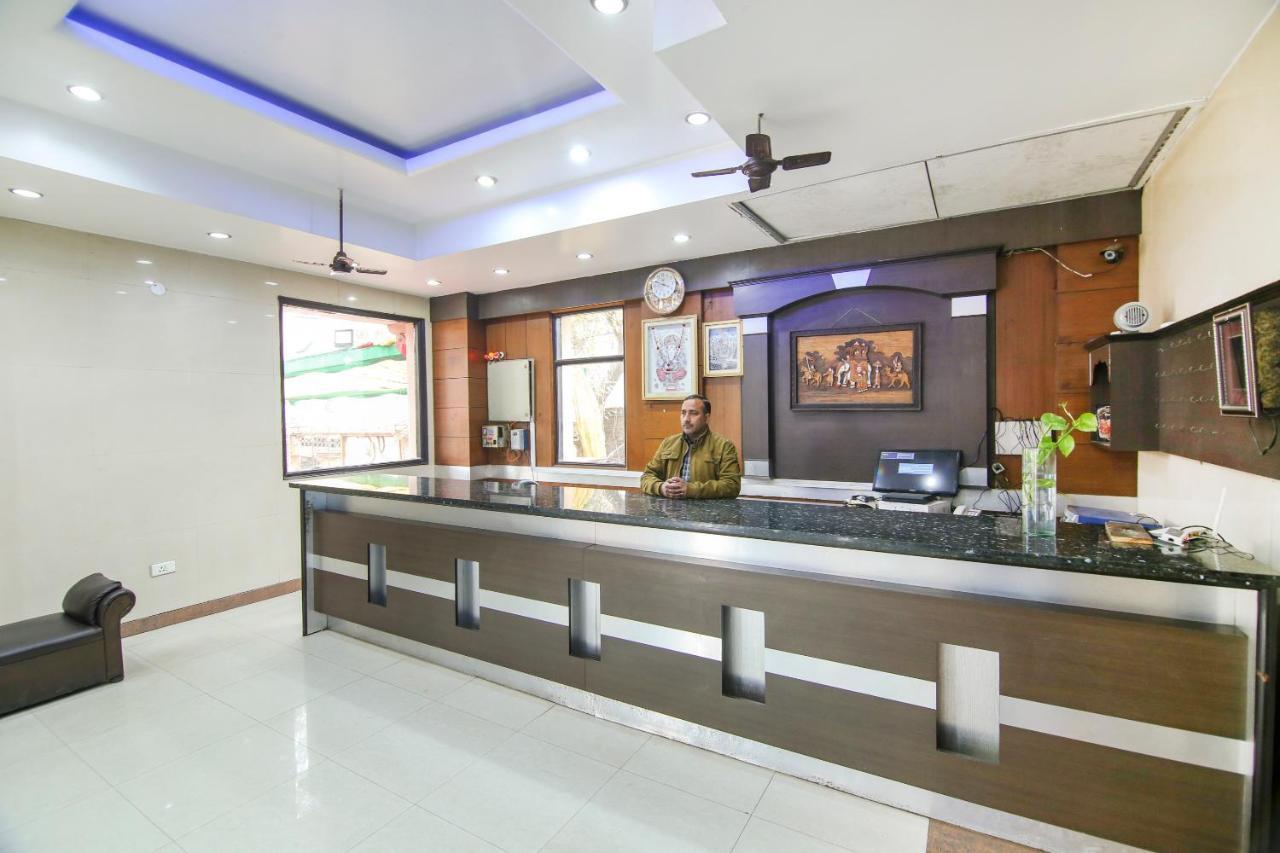 גאזיאבאד Capital O 68148 Hotel Shree Jee Palace מראה חיצוני תמונה
