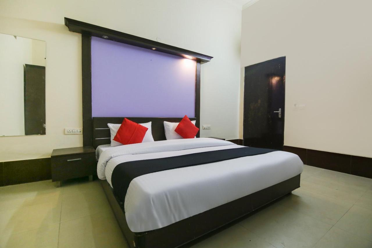 גאזיאבאד Capital O 68148 Hotel Shree Jee Palace מראה חיצוני תמונה