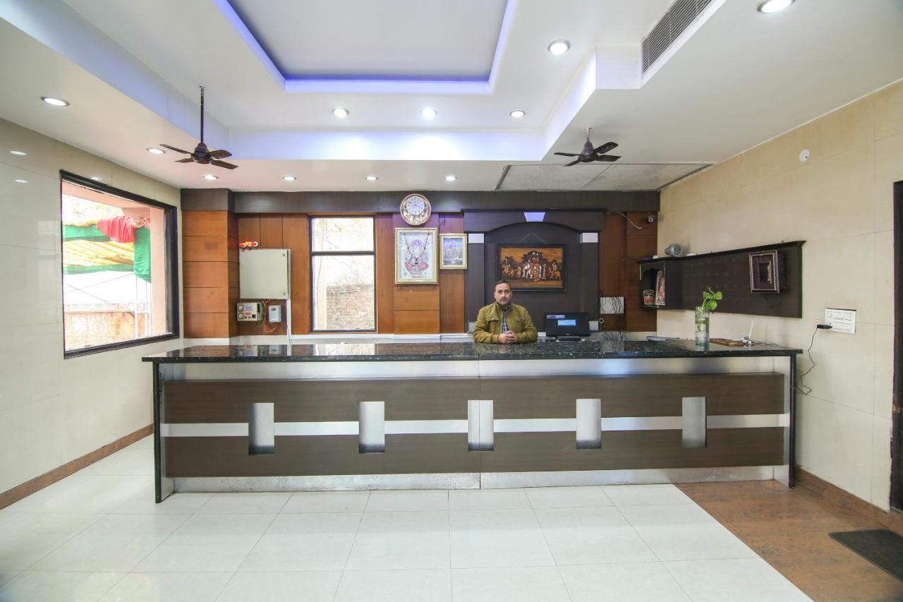גאזיאבאד Capital O 68148 Hotel Shree Jee Palace מראה חיצוני תמונה